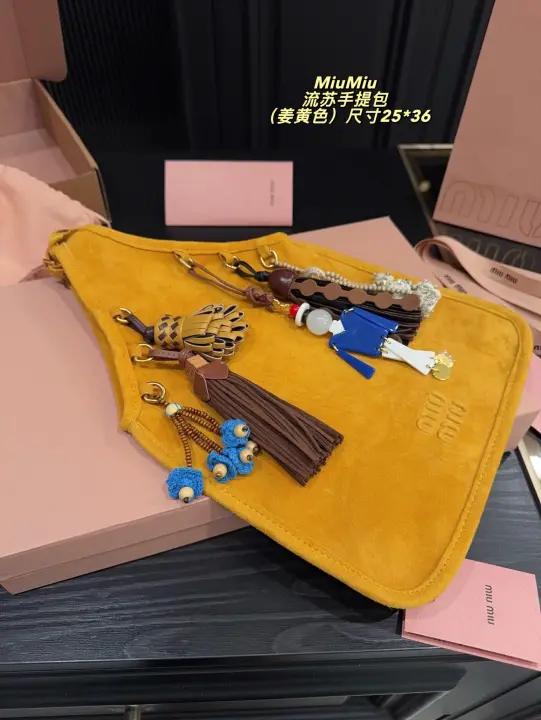 miumiu Size: 25*36cm--08